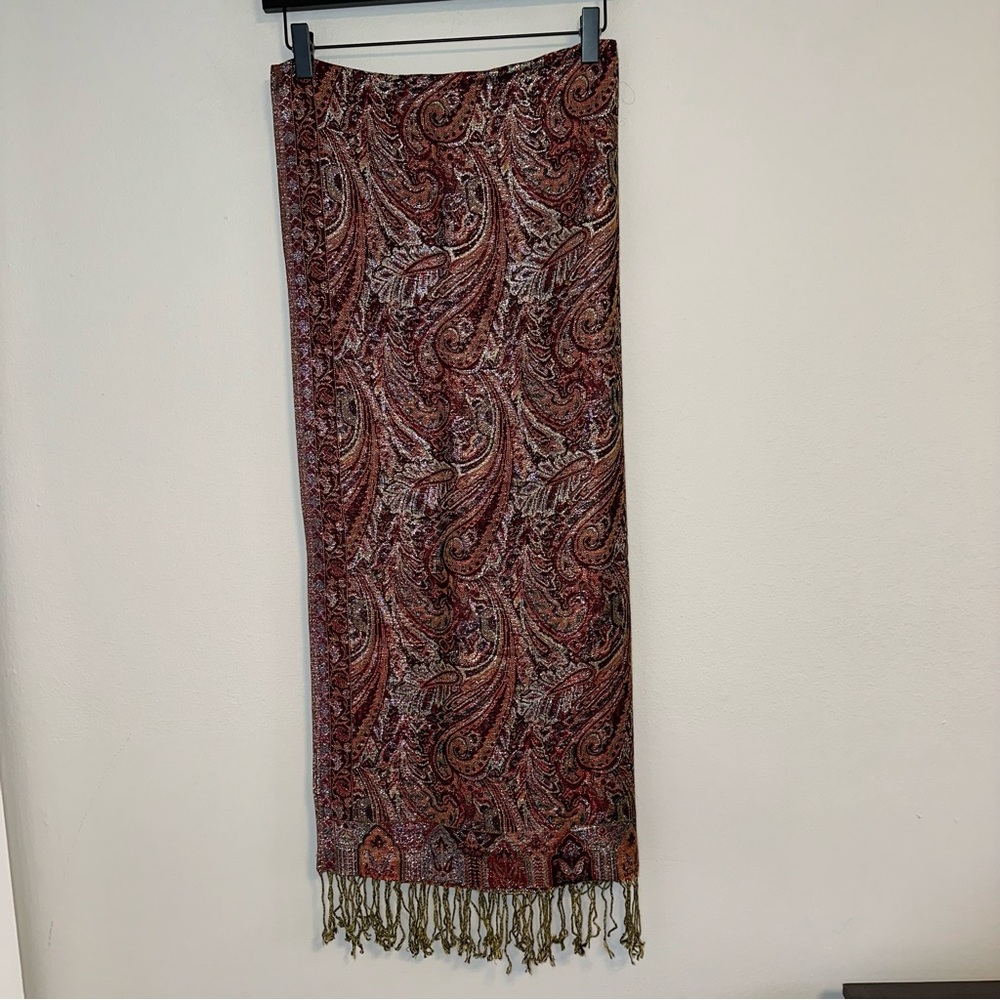 High Fashion - Paisley Patterned Scarf with Fringe
